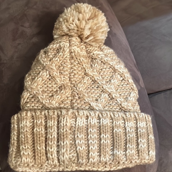 Women's Free Country Tan Knit hat/beanie. NWT - Picture 2 of 4